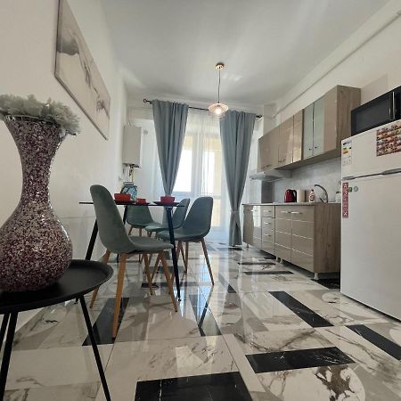 Family Apartment Near Palas Mall Iasi Exterior foto